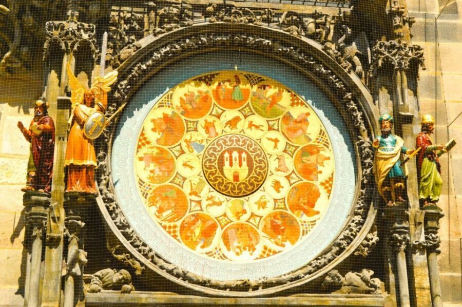 Prague: Old Town Square and Astronomical Clock Audio Guide - Planning a relaxed one-day walk: timing, pacing, and what to do with your photos