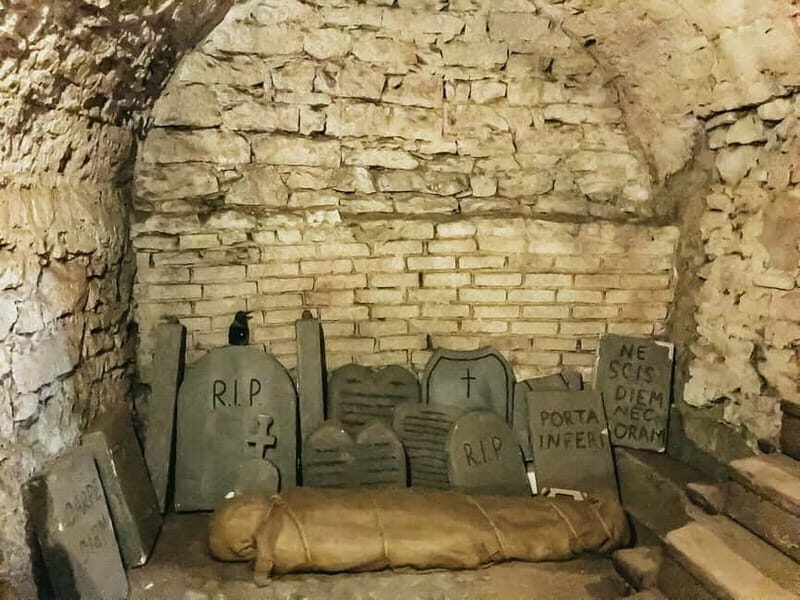 Prague: Oldtown, Medieval Underground & Dungeon History Tour - The Dungeon and Hangman Jan Mydlář: medieval torture instruments explained