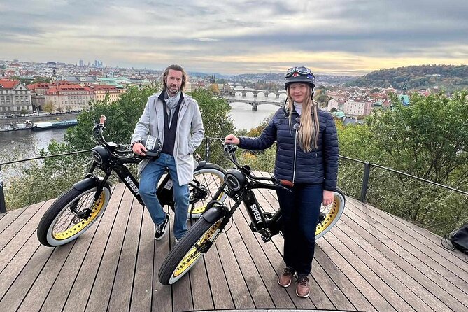Prague on Stylish Retro styled E-Bike - Viewpoints & Sightseeing - Starting at Štěpánská 55: training, gear, and a smooth launch