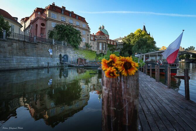 Prague Photoshoot for Couples, Betrothed, Family & Friends - Charles Bridge: Classic Backdrop, Tricky Lighting, Big Payoff