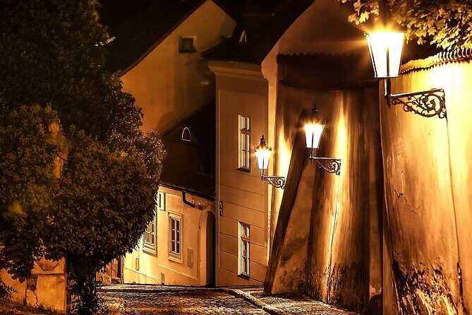 Prague Photoshoot for Couples, Betrothed, Family & Friends - The 5-Hour Walk: From Old Town to the Big Landmark Photo Spots