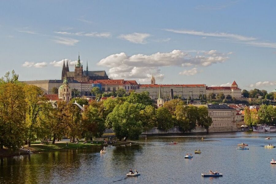 Prague: Prague Castle and Lobkowicz Palace Entry Tickets - Timing Tactics: How to Handle St. Vitus Cathedral Lines