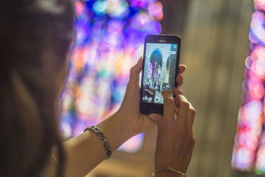 Prague: Prague Castle Complex Smartphone Audio Guide - How the app’s chapters and interactive map keep you on track
