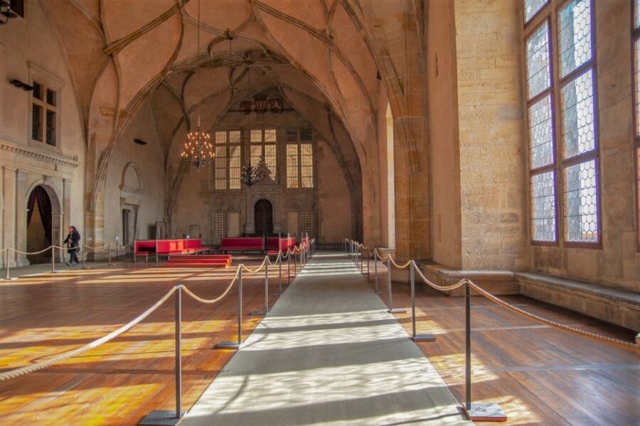 Prague: Prague Castle Complex Smartphone Audio Guide - Before you press play: tickets, headphones, and internet