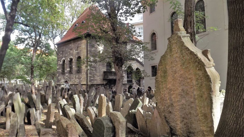 Prague: Prague Castle, Jewish Quarter, Clock Tower Admission - Prague Castle: St. Vitus Cathedral, basilicas, and towers without the rush