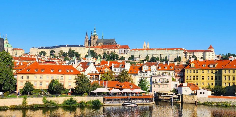 Prague: Prague Castle Private Walking Tour - The First Stop: St. Vitus Cathedral and the Late Gothic Wow-Factor
