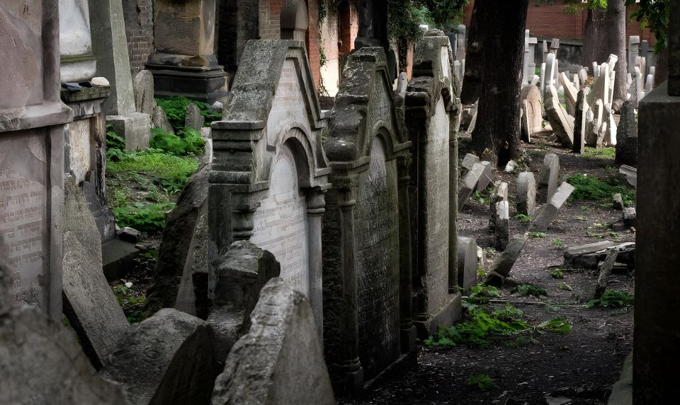 Prague: Prague Synagogues & the Jewish Cemetery Guided Tour - Practical tips for a smoother tour day