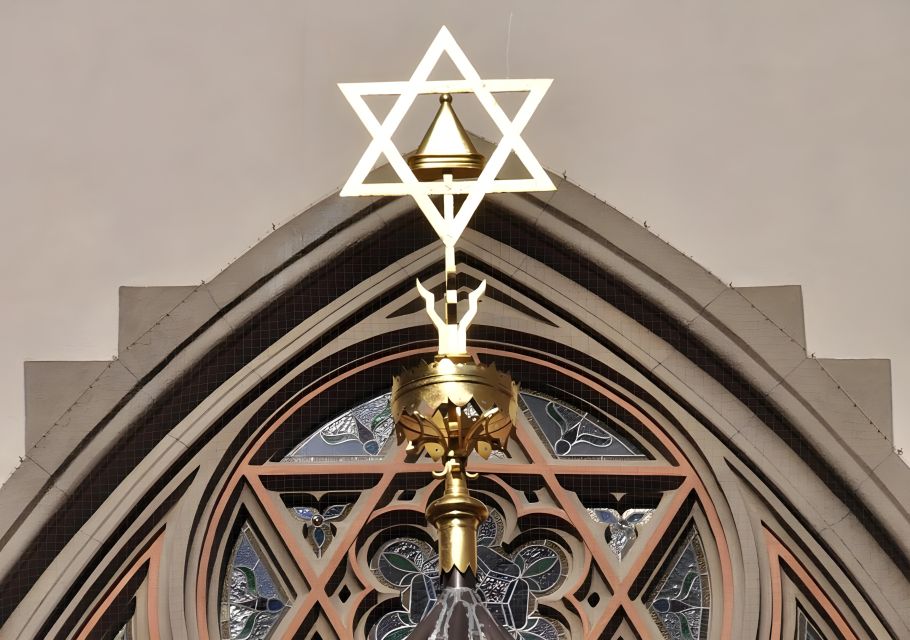 Prague: Prague Synagogues & the Jewish Cemetery Guided Tour - The Old Jewish Cemetery: funeral customs and an overwhelming number of stones