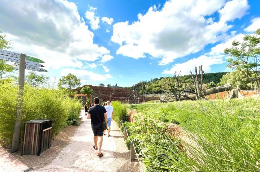 Prague: Prague Zoo Audio Guide with E-Ticket - Prague Zoo in Troja: why a self-guided audio tour makes sense
