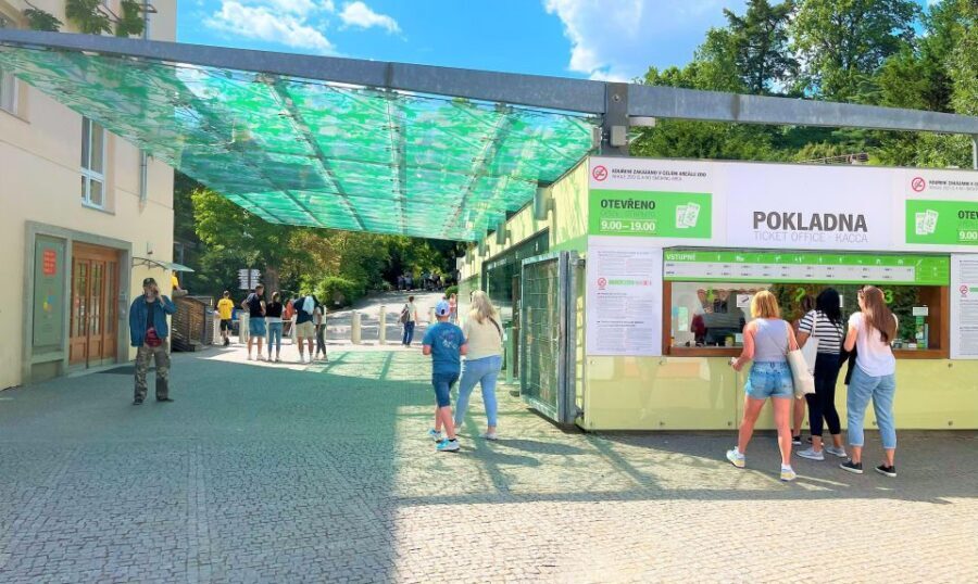 Prague: Prague Zoo Audio Guide with E-Ticket - The zoo story you’ll hear: WWII, floods, breeding wins, and premieres