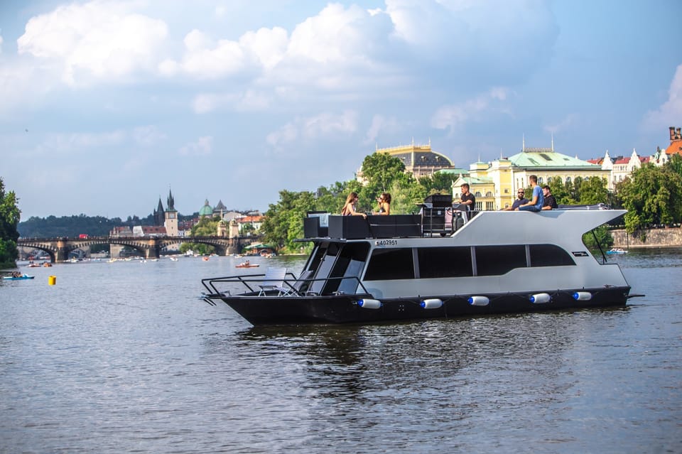 Prague: Private River Cruise with Unlimited Beer or Prosecco - Food and Drink Packages: When Upgrading Makes Sense