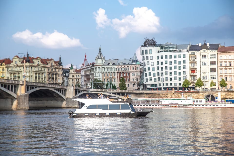 Prague: Private River Cruise with Unlimited Beer or Prosecco - Finding the Dock at Výtoň (Kayak Beach Bar by the River)