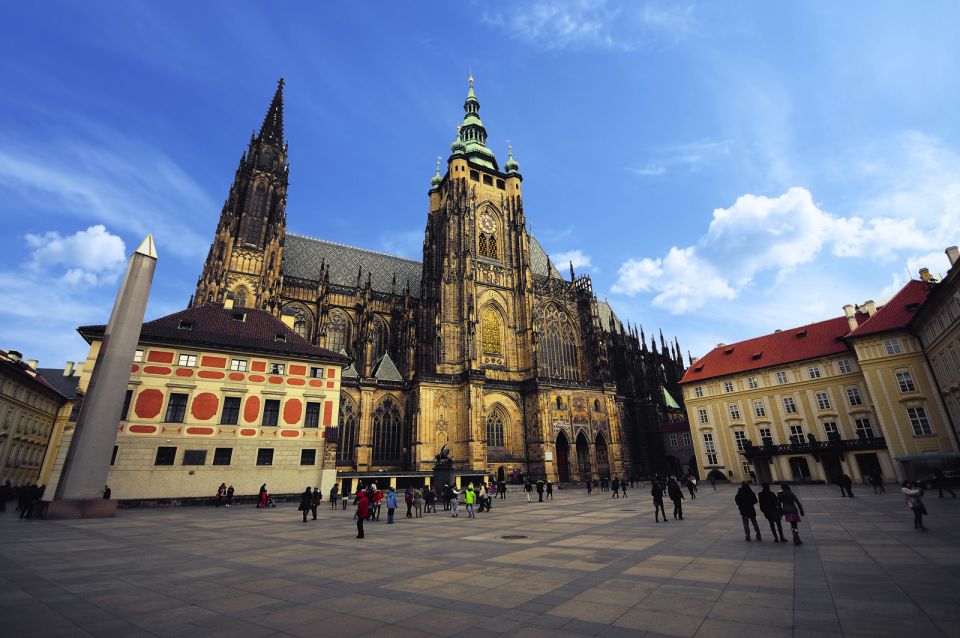 Prague: Private Tour of the Prague Castle Grounds - Getting from your hotel to Prague Castle (without stress)
