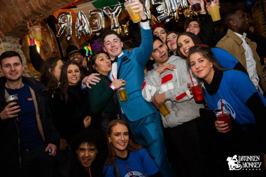 Prague: Pub Crawl with Open Bar and VIP Entry - The Open Bar Timing: How the Unlimited Drinks Really Work