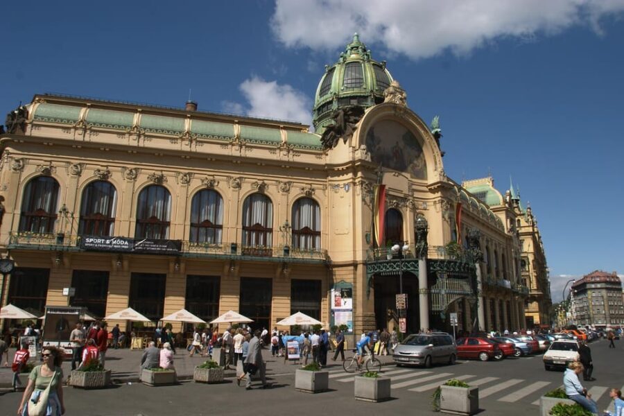 Prague: River Cruise with Transfer to Pier - Getting Off at Na Františku: A Handy Return to the City
