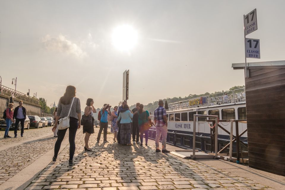 Prague: Sightseeing Boat Cruise with Buffet Dinner - Audio guide and Wi‑Fi: how not to miss the narration