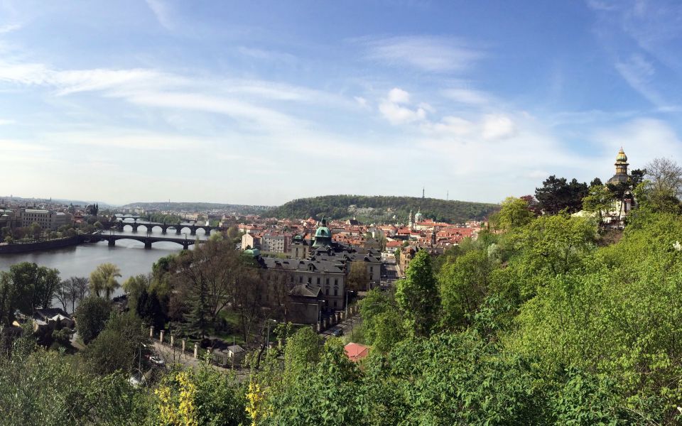 Prague: Stunning Viewpoints, Castle, City & Park E-Bike Tour - Price and value: what $117 for 150 minutes really buys