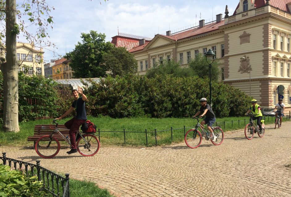 Prague: Stunning Viewpoints, Castle, City & Park E-Bike Tour - Hlávkův most to the Prague Giant Metronome: river energy plus a history twist