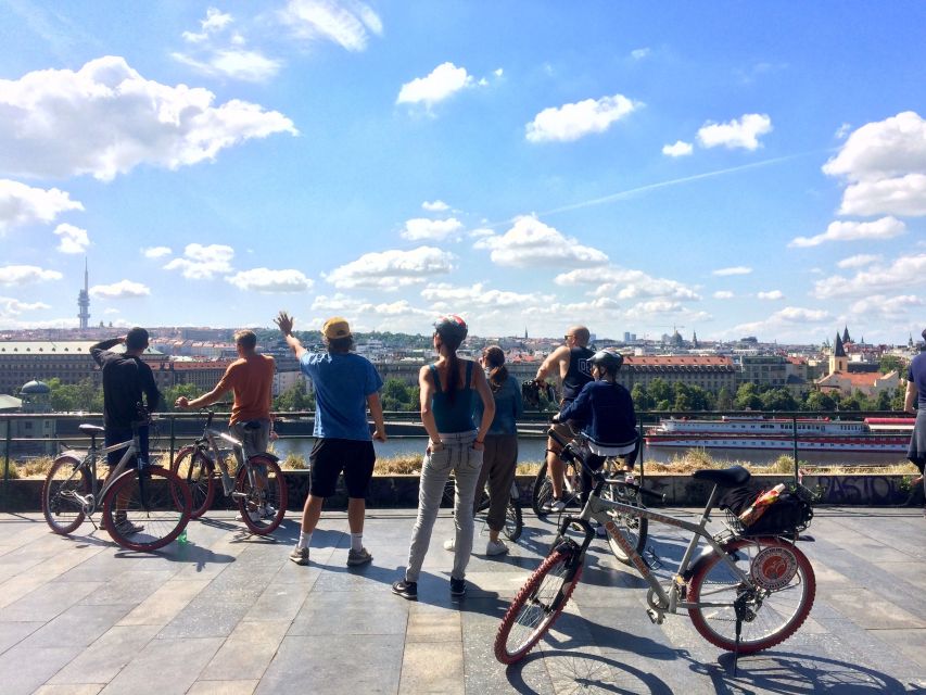 Prague: Stunning Viewpoints, Castle, City & Park E-Bike Tour - Guide storytelling through the wireless headset: why it changes the tour