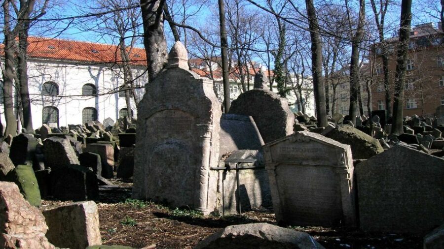 Prague: Synagogues and Jewish Quarter Private Walking Tour - Should you book this Prague Jewish Quarter private walking tour?