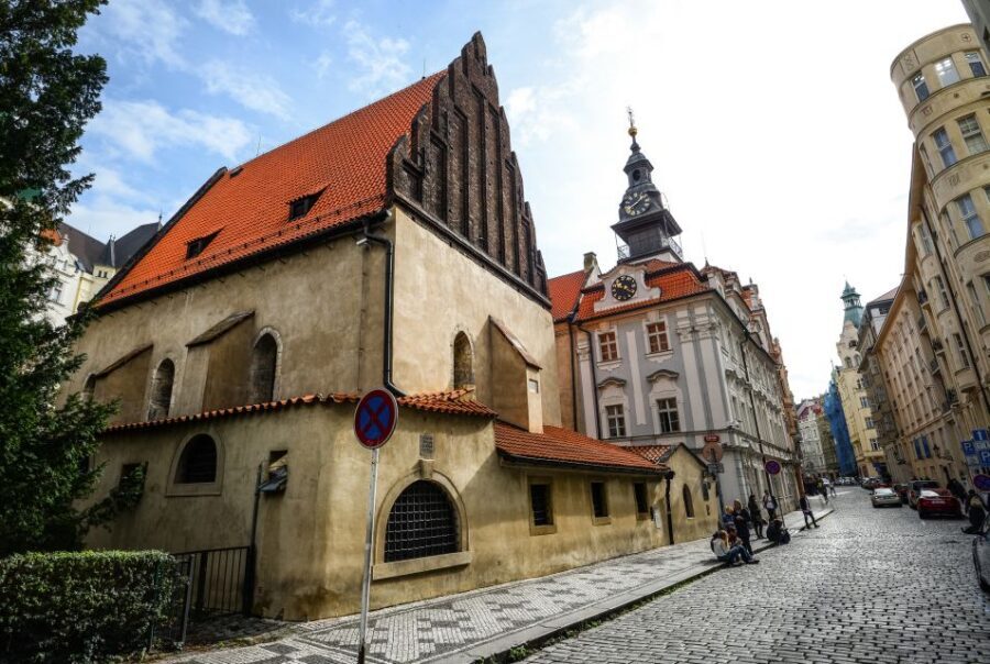 Prague: Synagogues and Jewish Quarter Private Walking Tour - Old-New Synagogue and the walk through former ghetto streets
