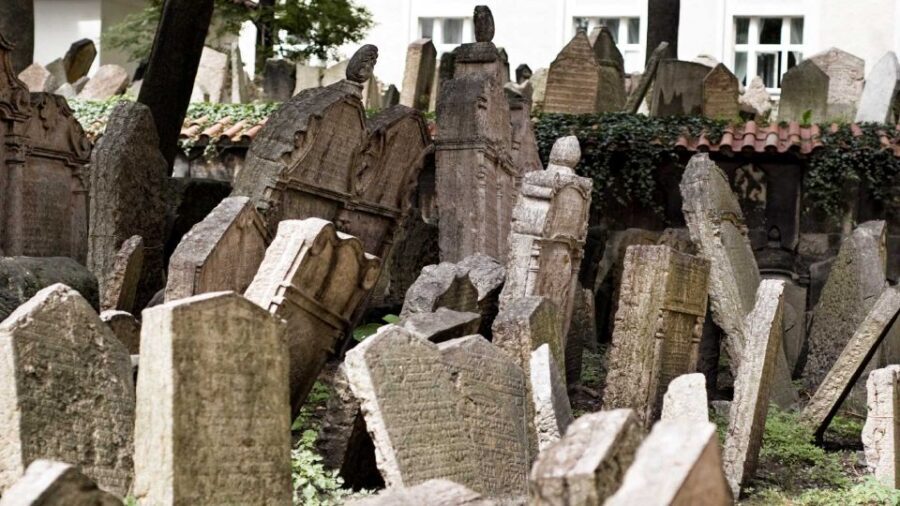 Prague: Synagogues and Jewish Quarter Private Walking Tour - Practical details that help you get the most out of it