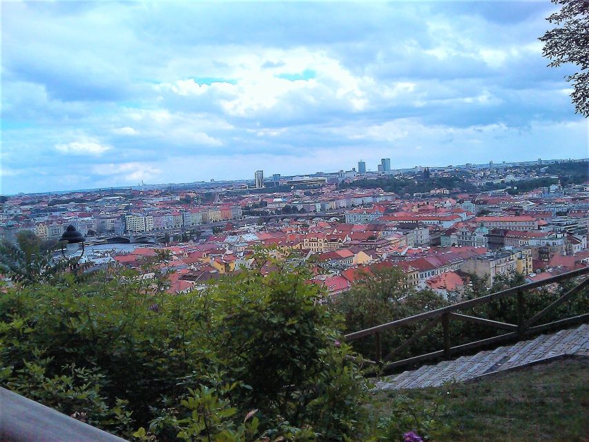Prague: Tailored Sightseeing Tour in French - A French-guided walk that helps you read medieval Prague
