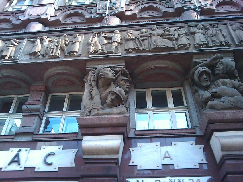 Prague: Tailored Sightseeing Tour in French - Customizing your tour: Jan Hus, Freemasons, and ghetto history