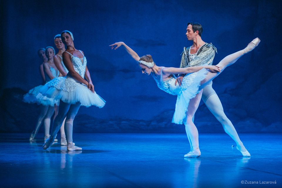 Prague: The Best of Swan Lake Ballet Tickets - Best-of Swan Lake in 105 minutes: how the story is paced