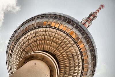 Prague to Berlin - private transfer with 2 hours of sightseeing - Door-to-door pickup: how you set the day up