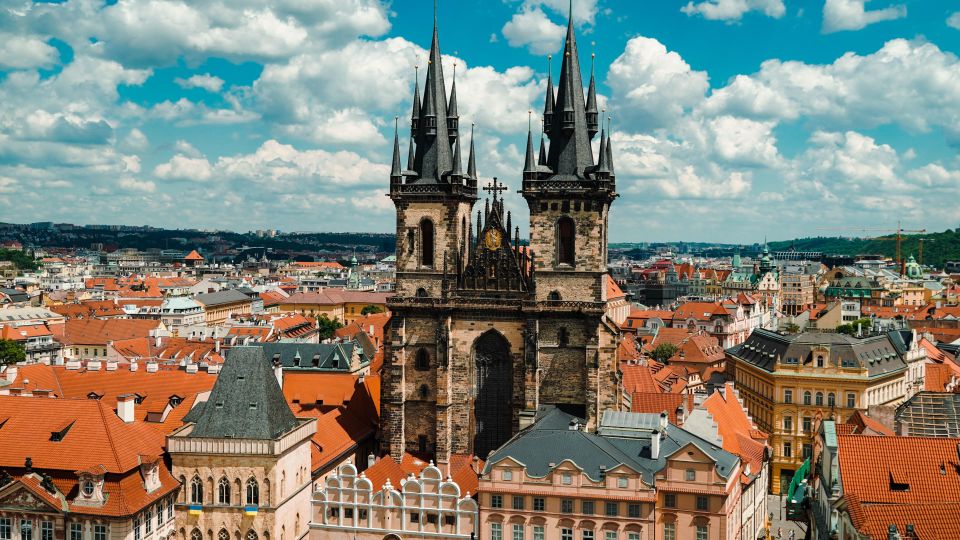 Prague: Top Sights and Historic Center Introduction Tour - Meeting at Prašná Brána: the smart start for your first day