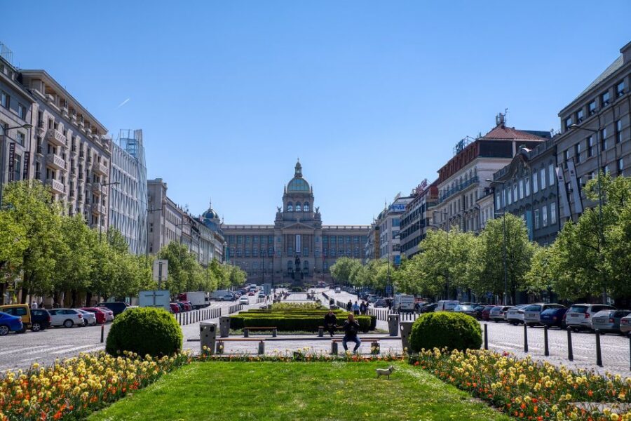 Prague Tour in Spanish - Communism to the Velvet Revolution: The Big Turning Point