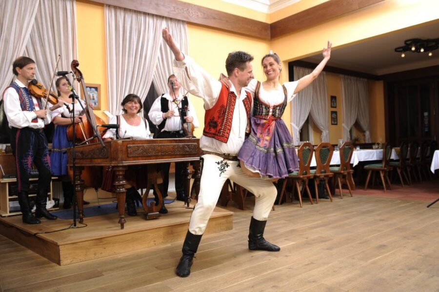Prague: Traditional Folklore Evening with Dinner & Music - Dinner in the cellar: what you really get with unlimited drinks