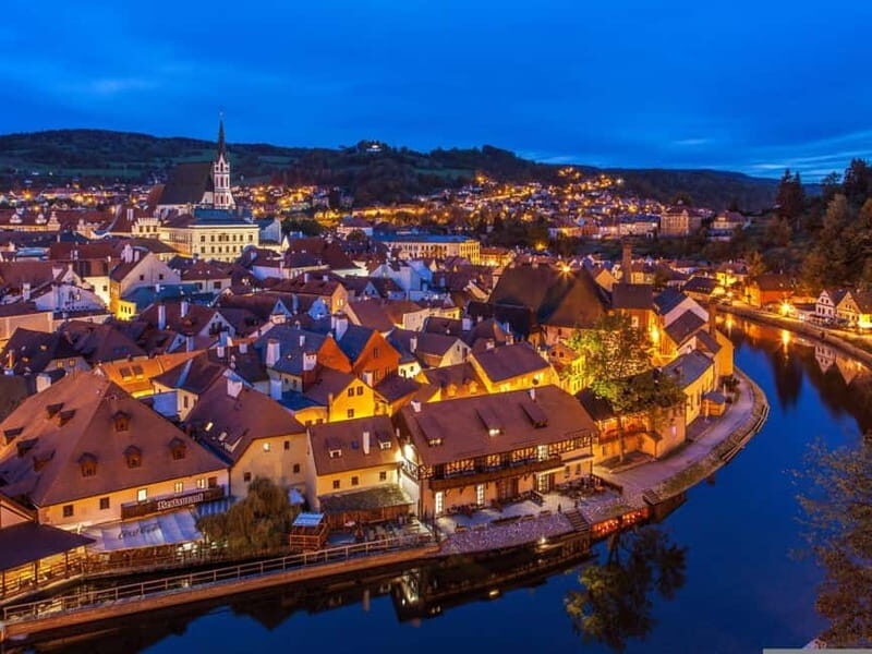 Prague: Transfer to Vienna via fabulous Cesky Krumlov - Český Krumlov’s old town: how to see the “pretty” without missing the point