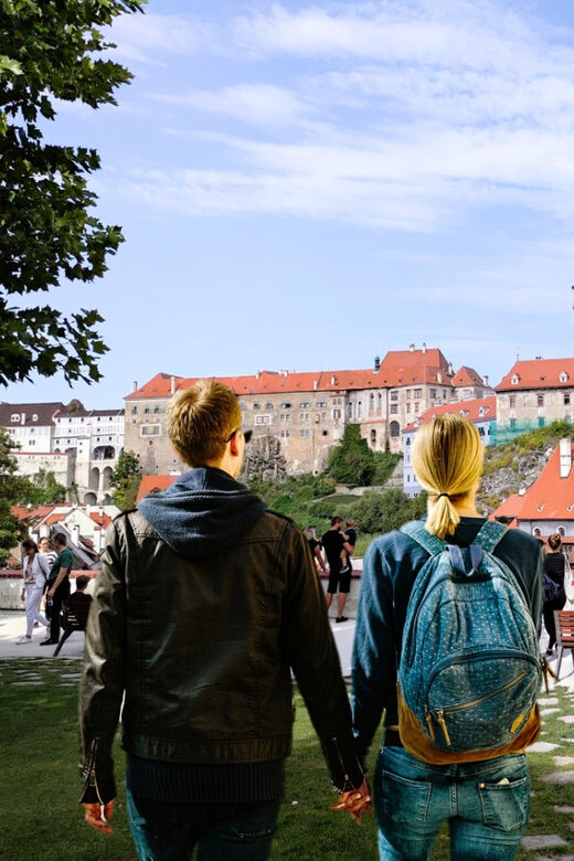 Prague: Transfer to Vienna via fabulous Cesky Krumlov - Lunch in Český Krumlov: use your hour well