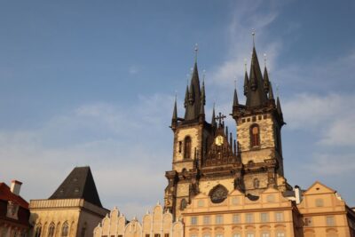 Prague: Vintage Car Ride and Walking Tour - Meeting Your Driver and Timing the 3-Hour Plan