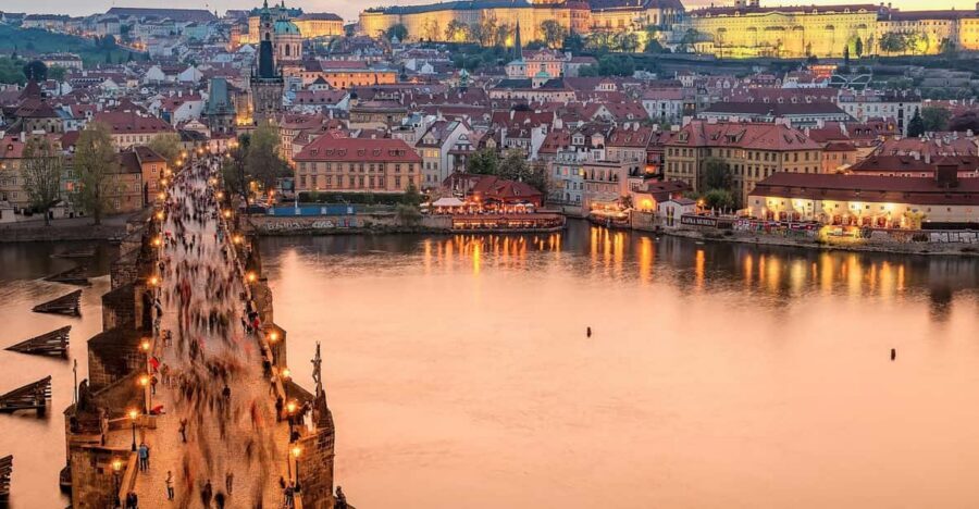 Prague : Visite insolite avec un guide journaliste français - Who this tour is best for (and who should rethink it)