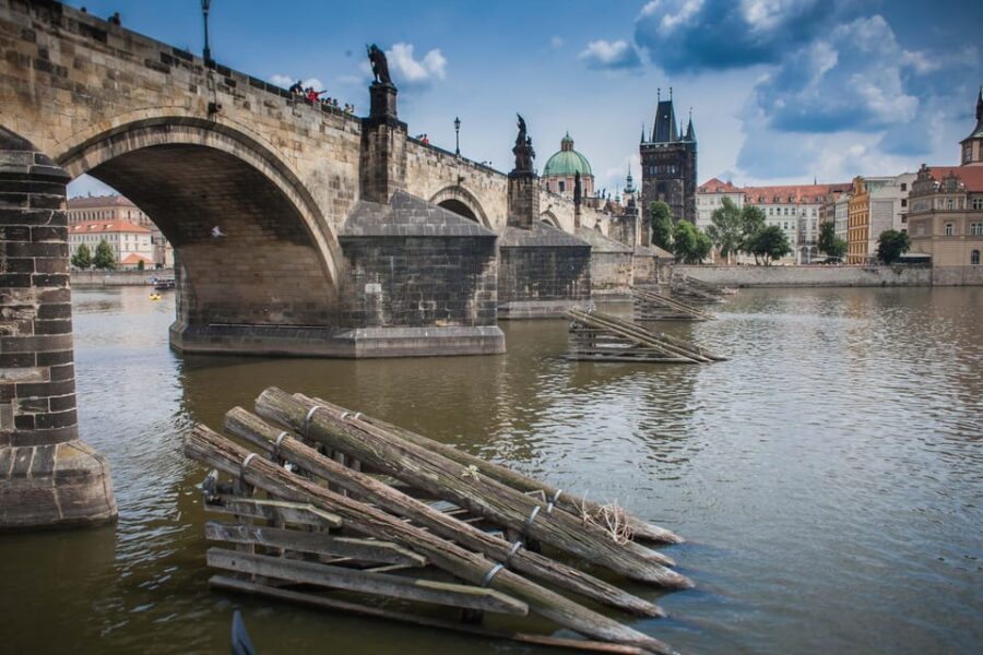 Prague: Vltava River Evening Dinner Cruise - The buffet dinner: what you should expect from Czech to international