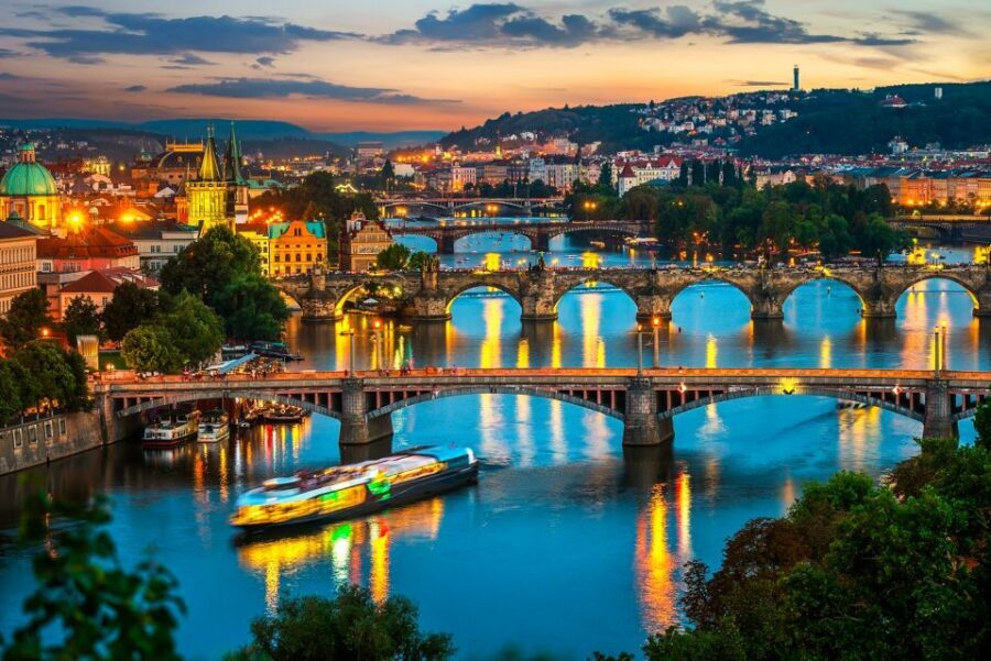 Prague: Vltava River Night Cruise with Buffet - Key things that make this cruise worth your evening
