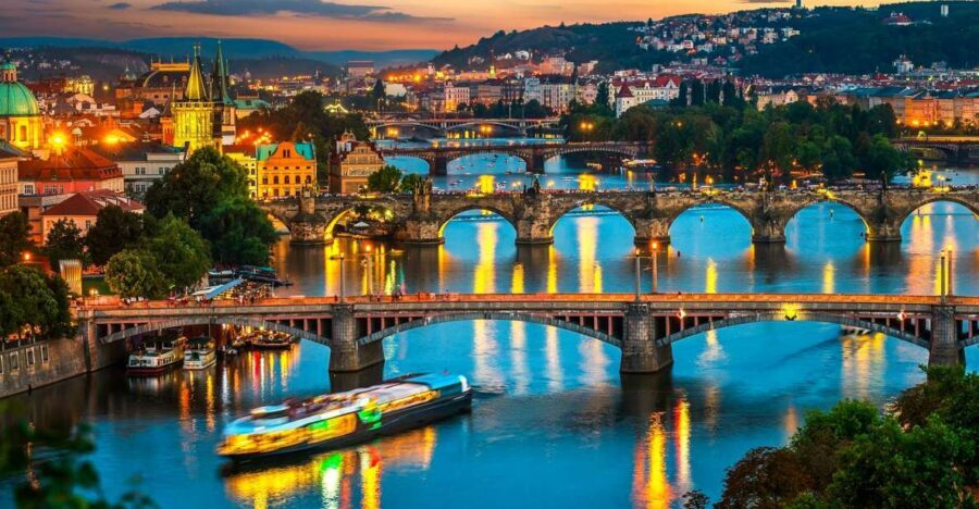 Prague: Vltava River Night Cruise with Buffet - A 3-hour Vltava night cruise that’s built for easy sightseeing