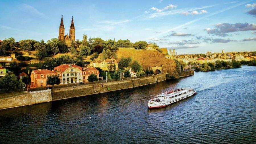 Prague: Vltava River Night Cruise with Buffet - Petřín and Vyšehrad: the middle-of-the-cruise scenery change