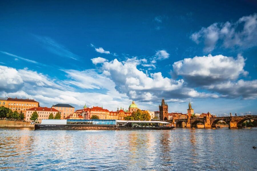 Prague: Vltava River Night Cruise with Buffet - The buffet dinner: Czech comfort food plus real international variety