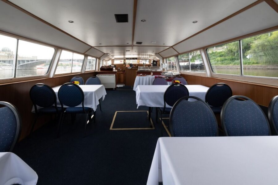 Prague: Vltava River Private Boat Party with Drinks - Your one-hour private Vltava cruise: why the timing works