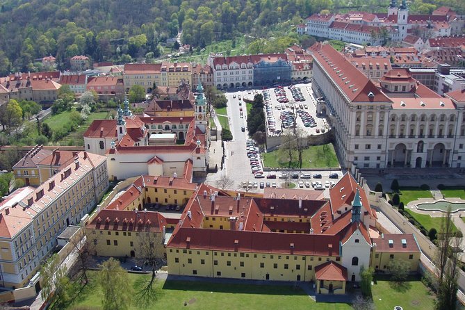 Prague Walking Tour Following in Mozart's Footsteps - Theatre des États and the Don Giovanni Premiere Connection