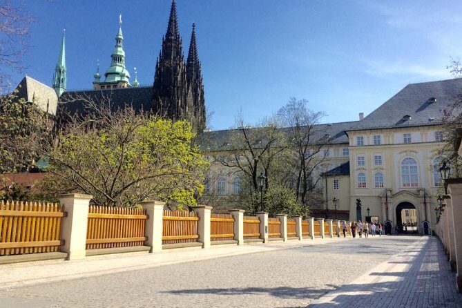 Prague Walking Tour in German: Old Town and Prague Castle - What You Don’t Get (and How to Plan Around It)