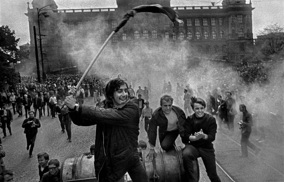 Prague: World War II and Communist History Tour - Starting At Týnská: How the Tour Gets You Oriented Fast