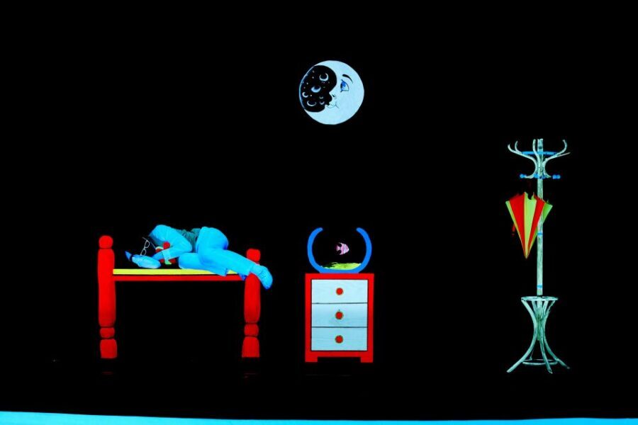 Prague: WOW Show Black Light Theater - What 4D Black Light Means at WOW Show