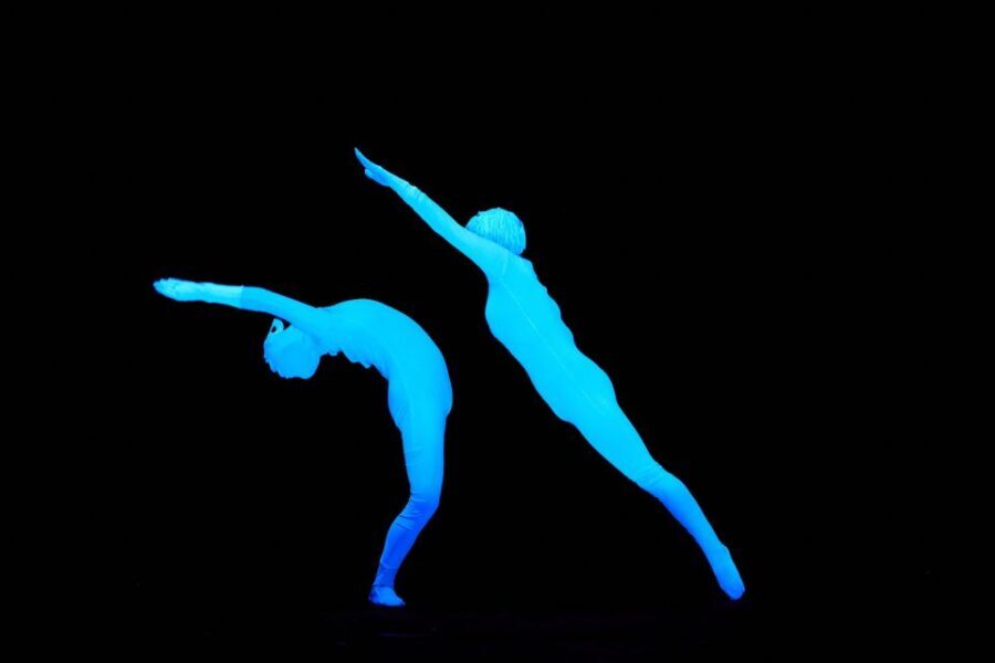 Prague: WOW Show Black Light Theater - The Moment the Show Starts: Stage Effects and Surprises