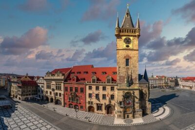 Prague's charming old places tour in Russian language - Meeting at Národní divadlo and staying oriented in Russian