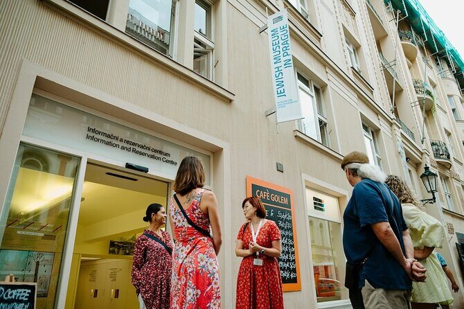 PRIVATE: 3h Stories of Prague Jewish Quarter Tour, drink included - Stop 1: Maisel Synagogue and the start-of-the-story approach